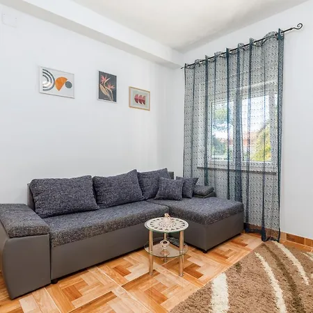 Mia Apartman Pula