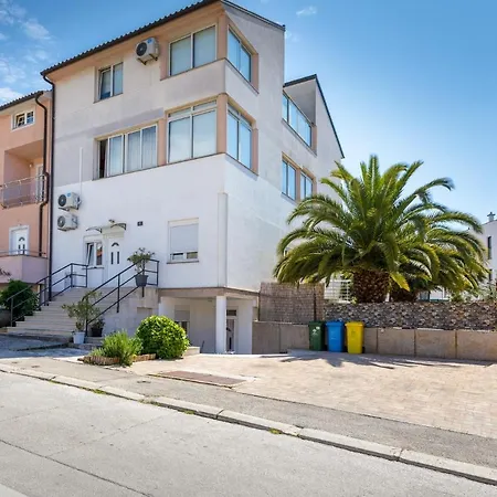 Mia Apartman